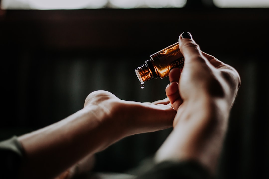 Eteriske Oljer & Aromaterapi: En Dypdykk i Naturlig Velvære